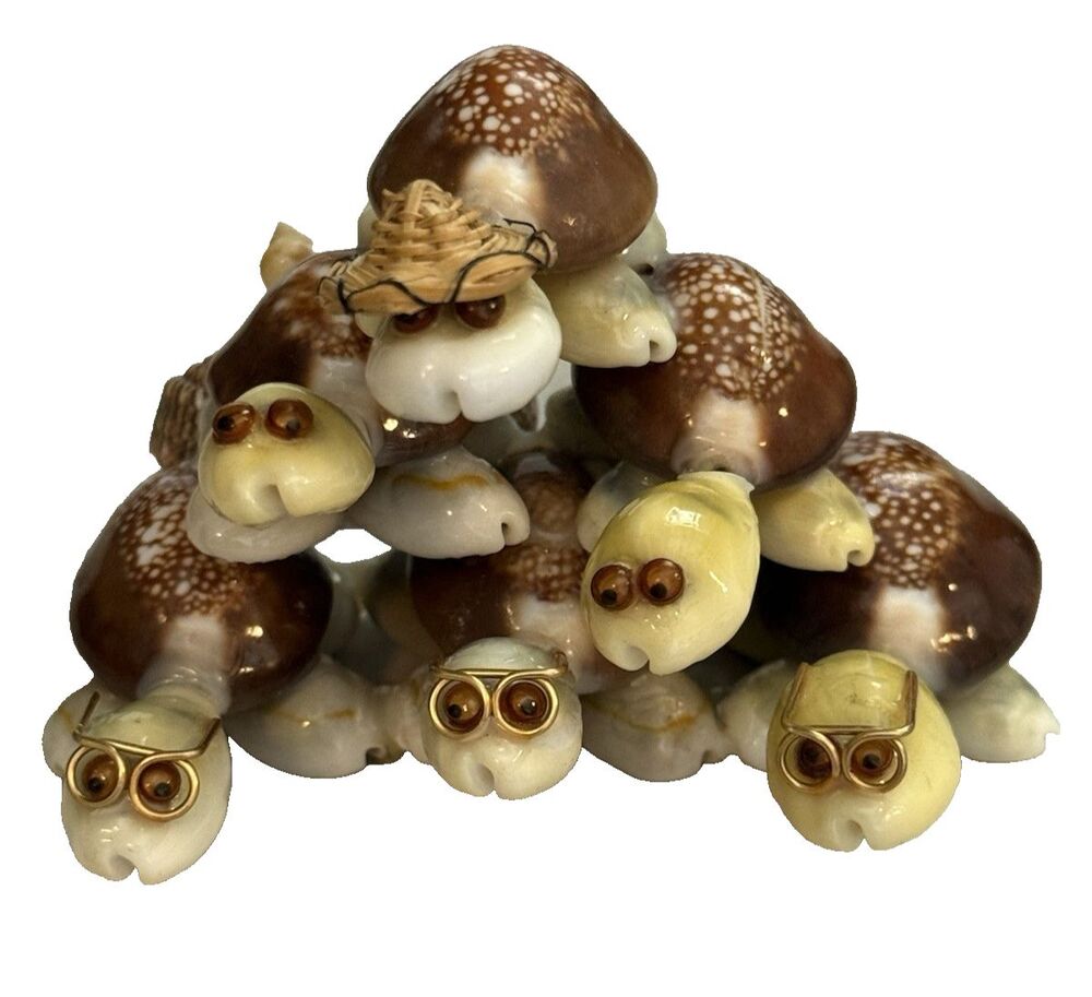 Sea Shell Art Stacked Turtles Figurine Cowrie Shells Straw Hats & Wire Glasses